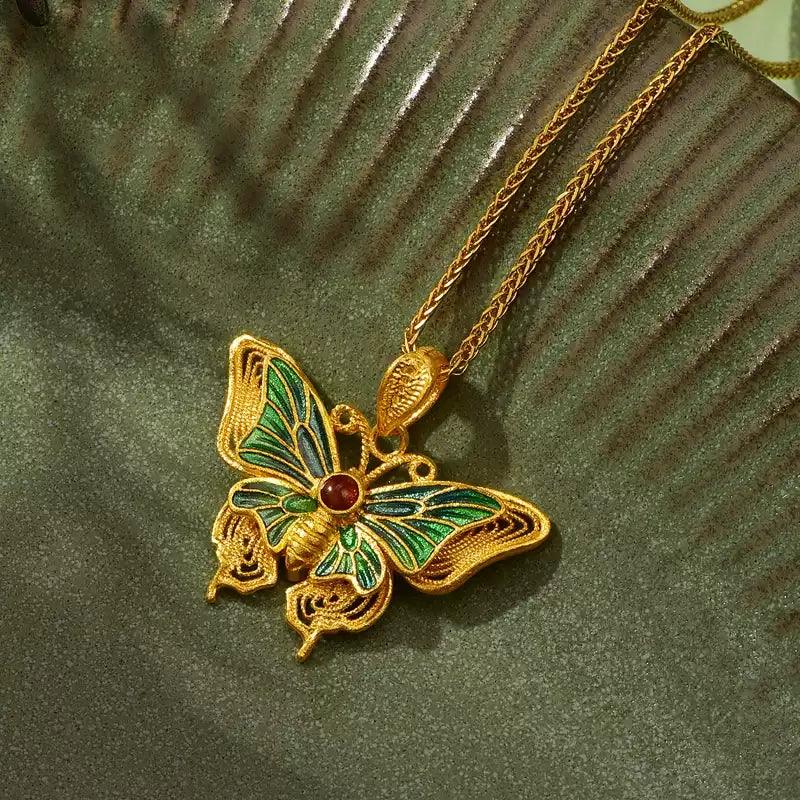 Styling Winter Outfits with Gold Jewelry: A Perfect Harmony of Warmth and Elegance