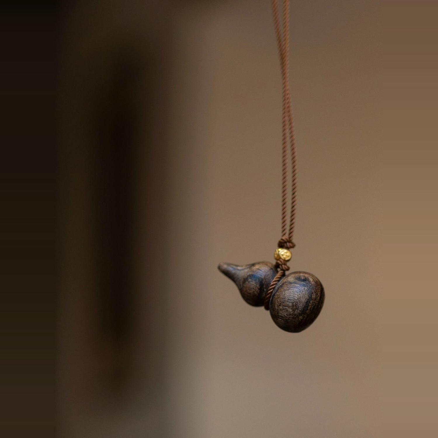 Agarwood Gourd Necklace - LOVELY ROBIN