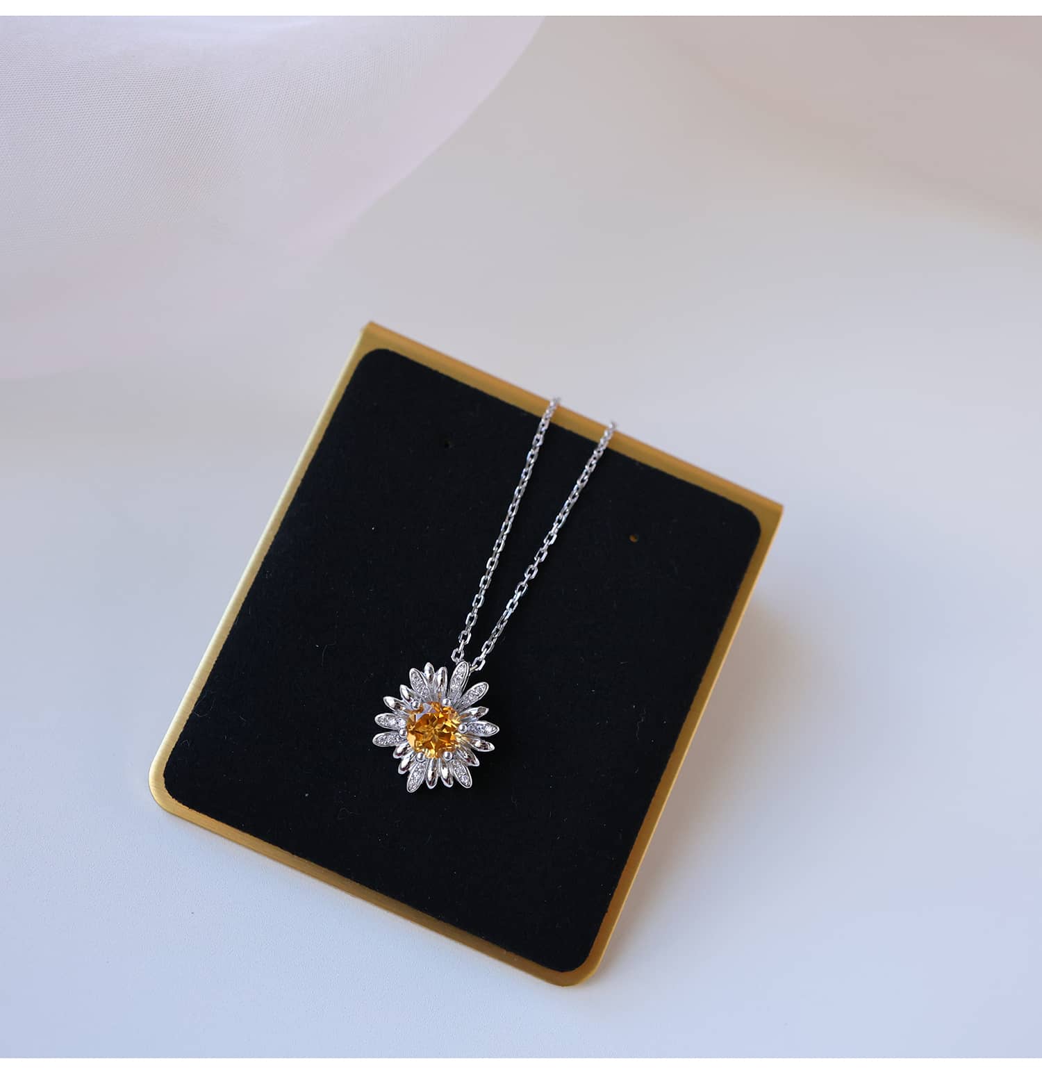 Daisy Citrine Pendant Necklace in 925 Sterling Silver – Handcrafted Brazilian Yellow Quartz Birthstone Jewelry