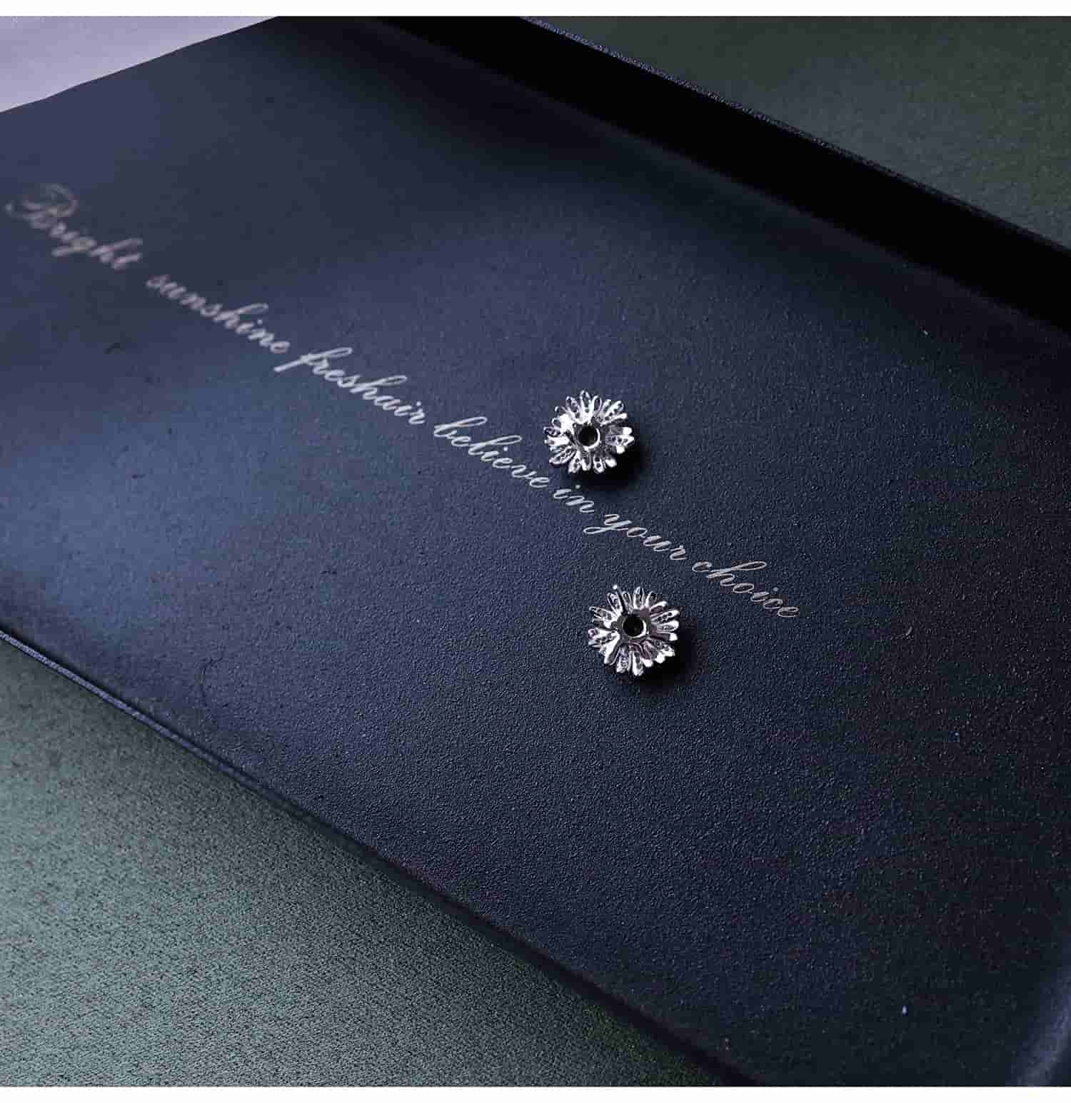 Daisy Citrine Stud Earrings in 925 Sterling Silver – Handcrafted Yellow Quartz November Birthstone Jewelry