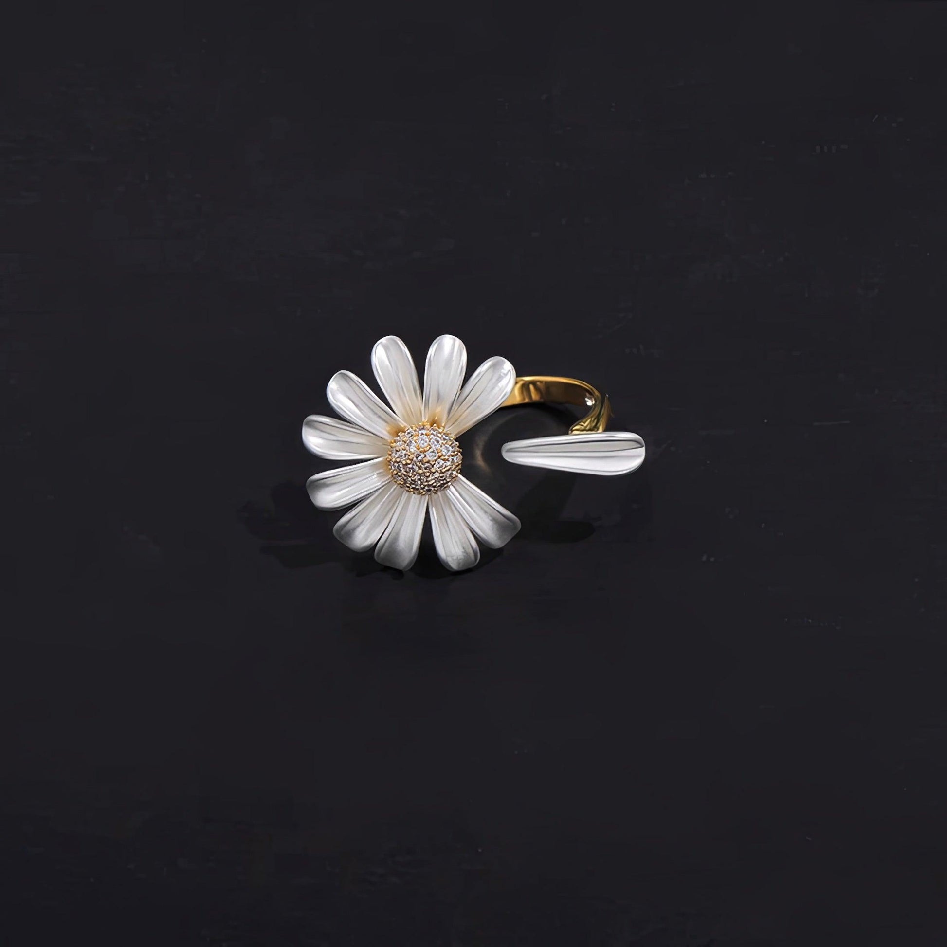 Daisy Enamel Flower Ring - LOVELY ROBIN