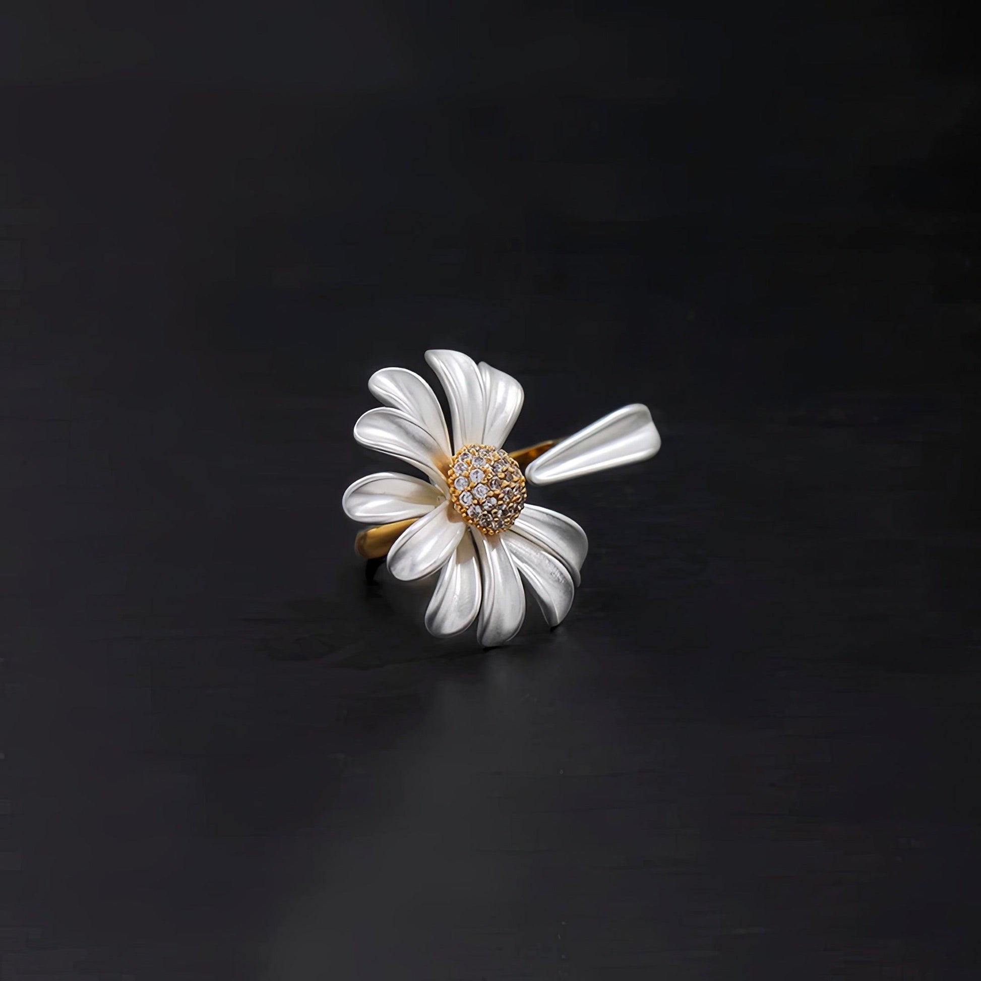 Daisy Enamel Flower Ring - LOVELY ROBIN