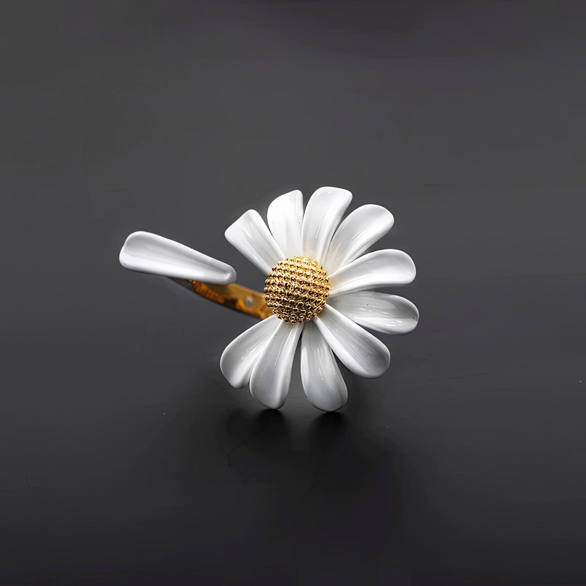 Daisy Enamel Flower Ring - LOVELY ROBIN