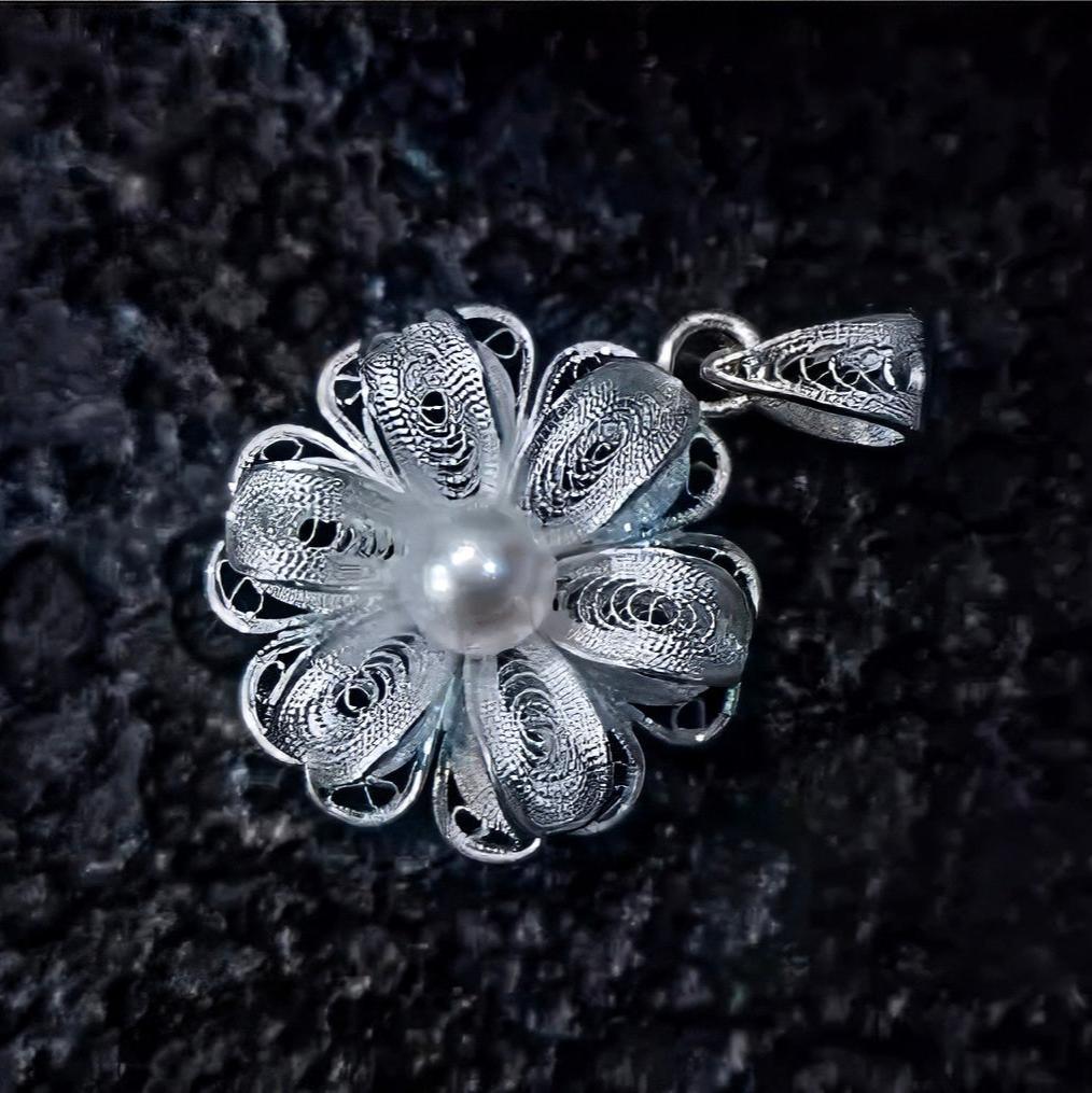 Classic Silver Filigree Pearl Pendant - LOVELY ROBIN