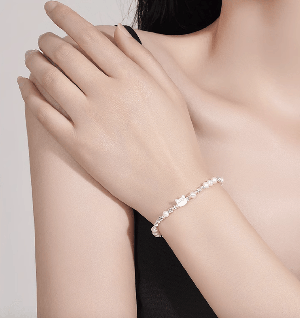 Feline Grace | Sterling Silver Baroque Pearl Cat Bracelet - LOVELY ROBIN