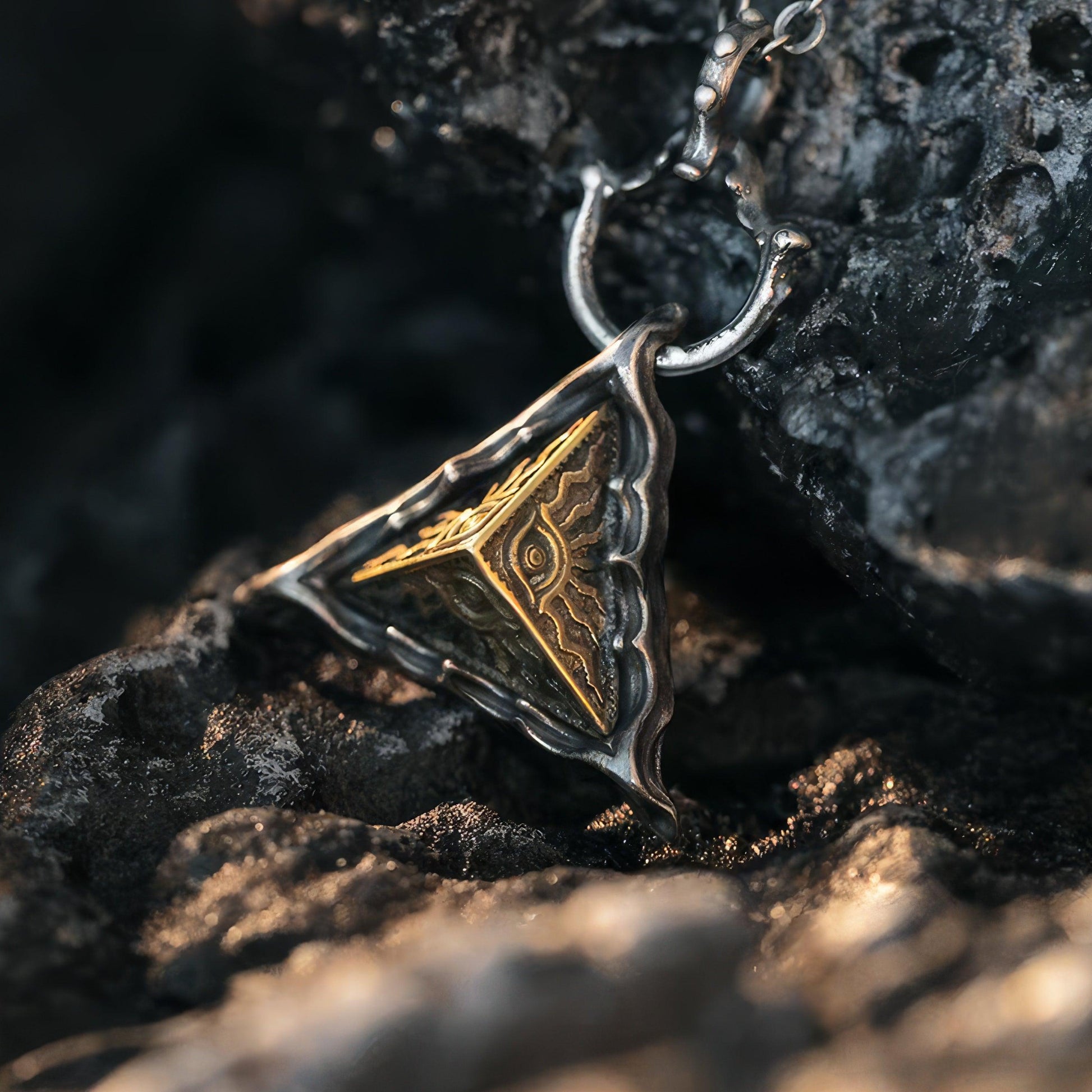 Horus Shield Necklace - LOVELY ROBIN