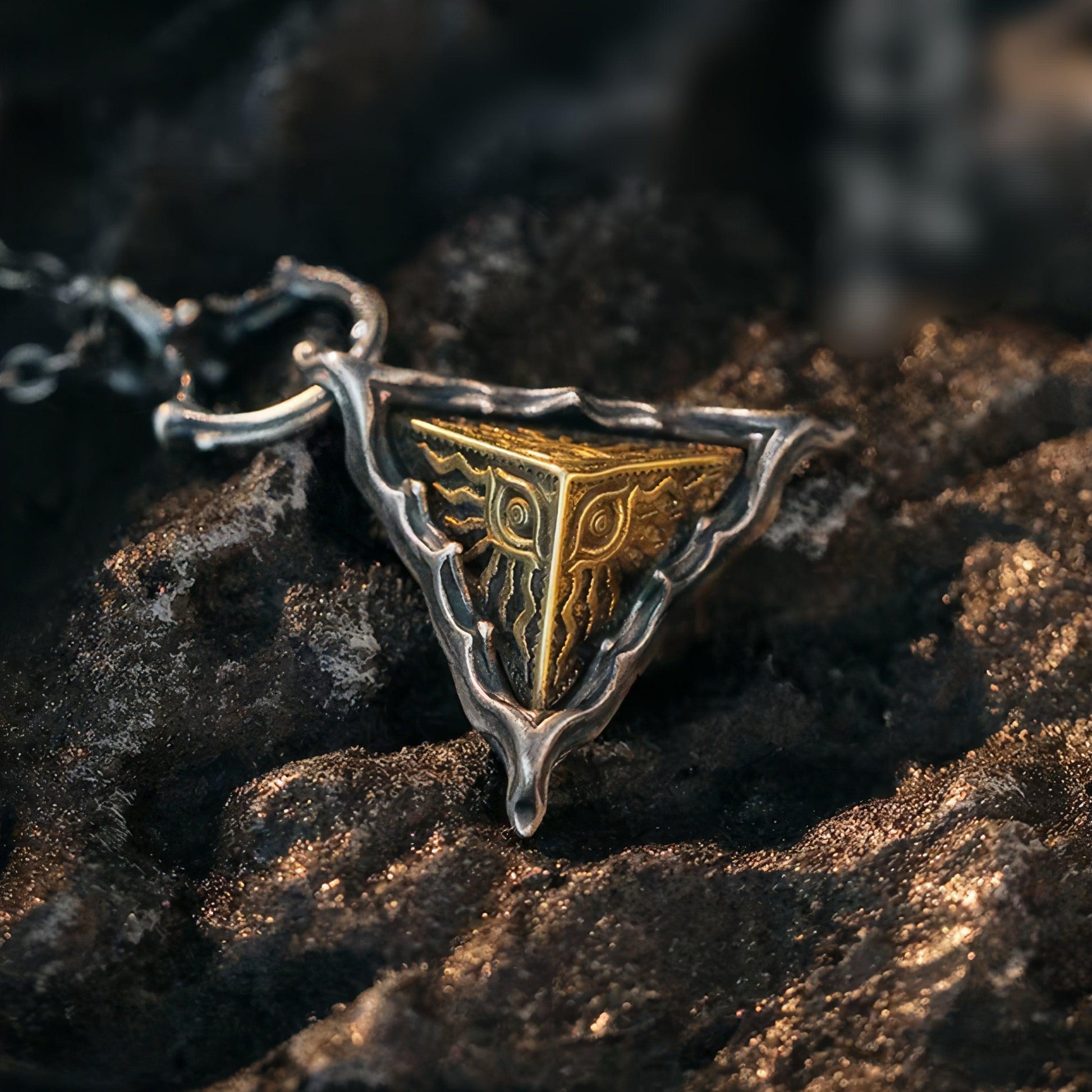 Horus Shield Necklace - LOVELY ROBIN