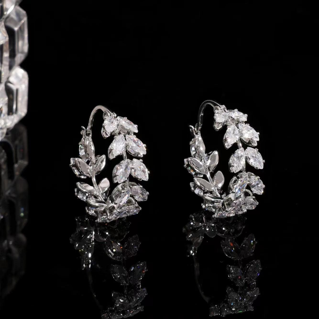 "Sparkling Silver Leaves" earrings - LOVELY ROBIN