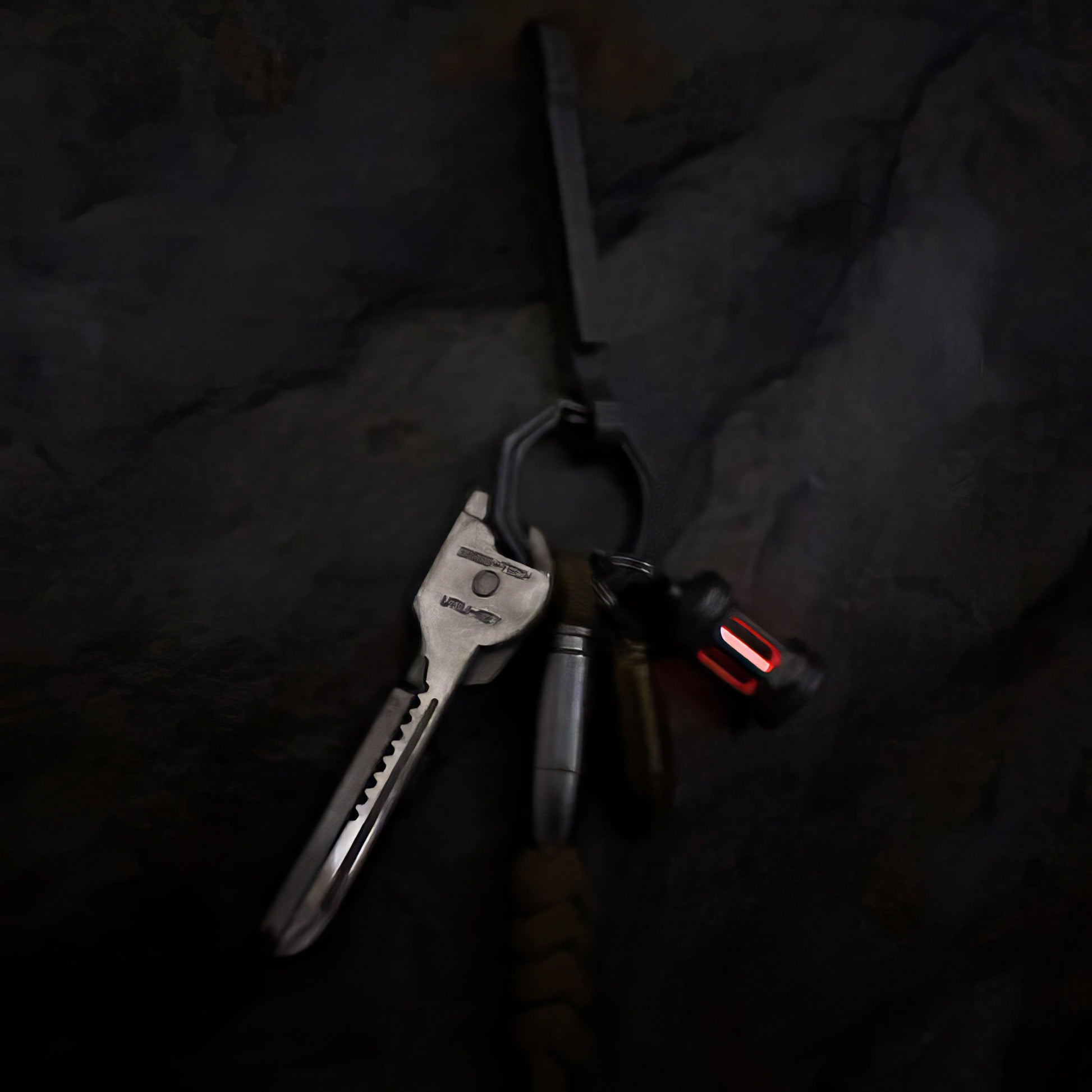 Starlight Guardian – Titanium Multi-purpose Tritium Pendant - LOVELY ROBIN