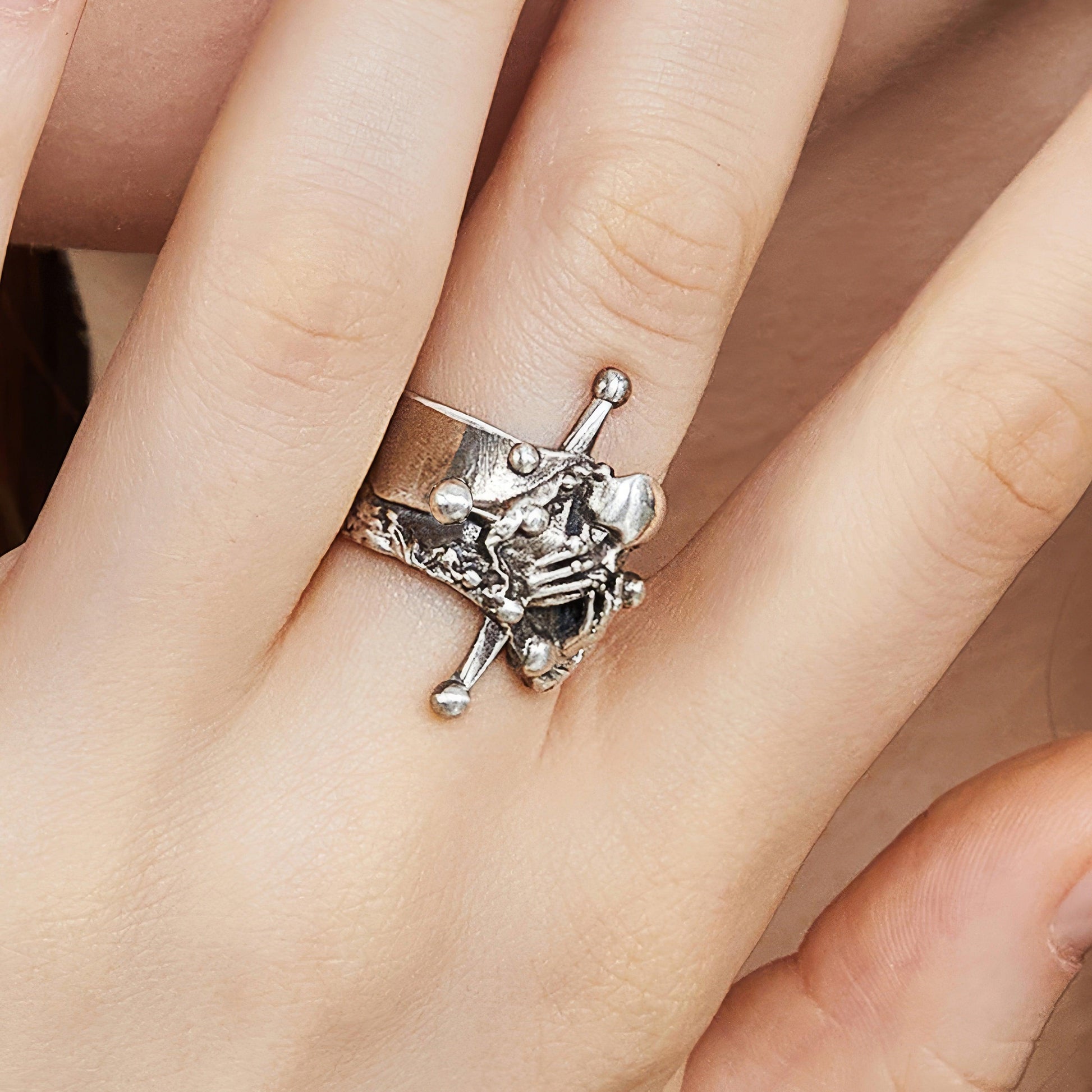Chaser of Light Vintage Silver Ring - LOVELY ROBIN