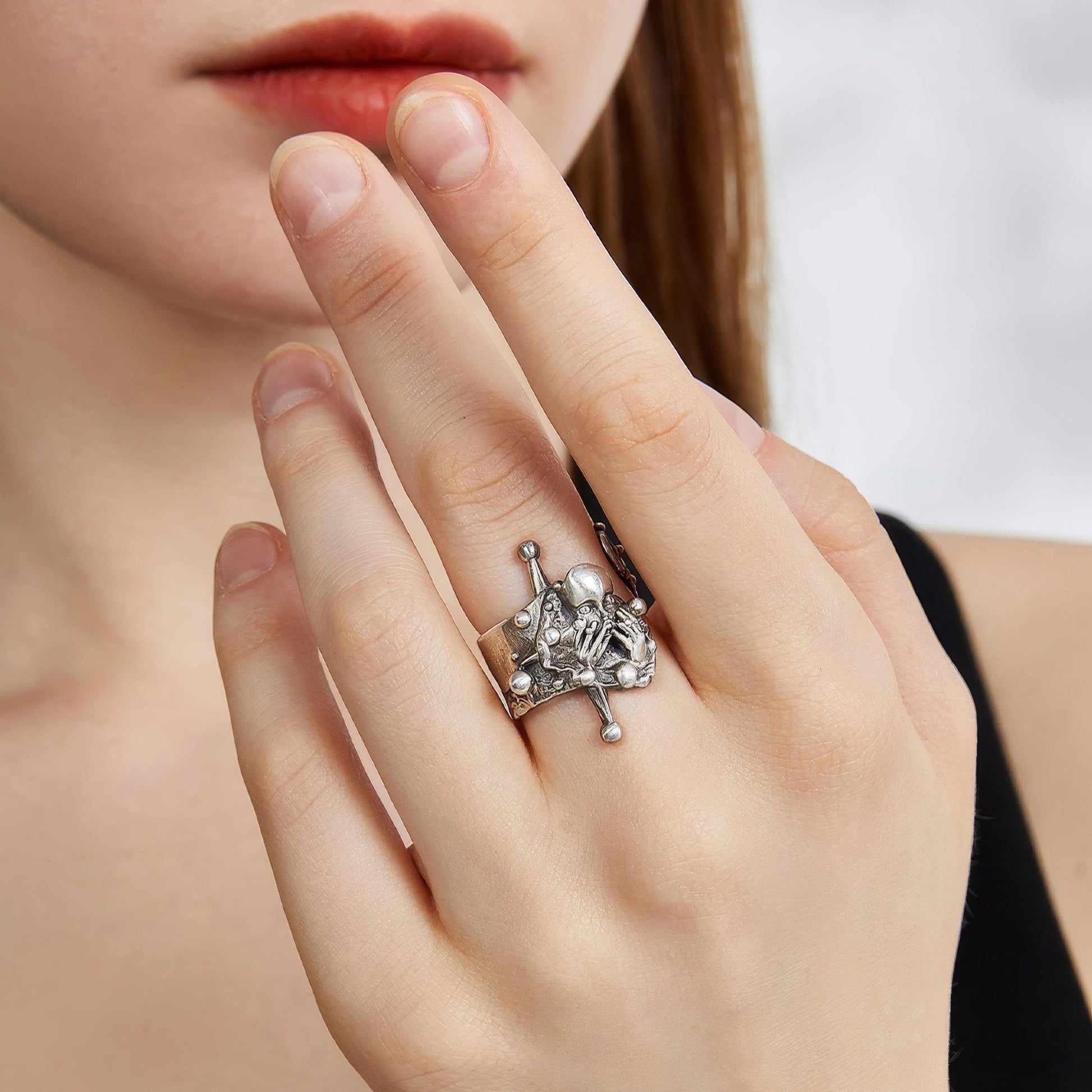 Chaser of Light Vintage Silver Ring - LOVELY ROBIN