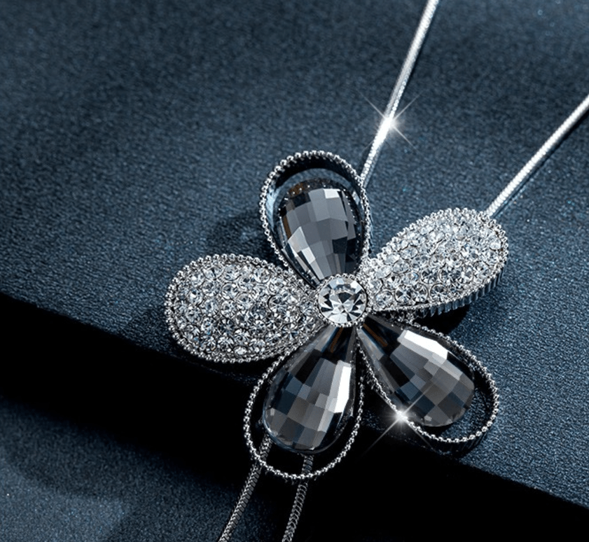 A Guide to Seasonal Jewelry: What to Wear All Year Round