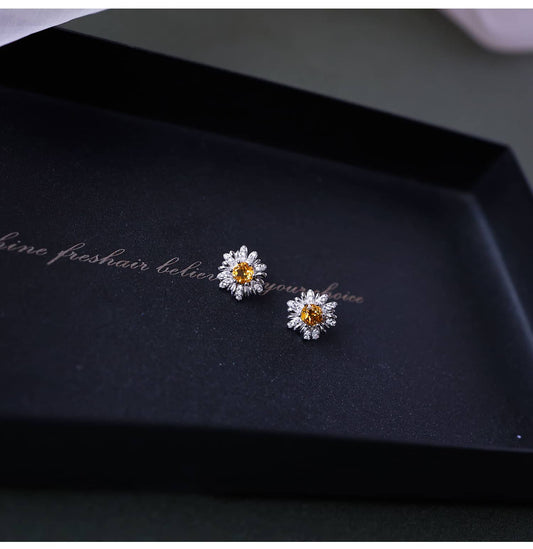 Daisy Citrine Stud Earrings in 925 Sterling Silver – Handcrafted Yellow Quartz November Birthstone Jewelry